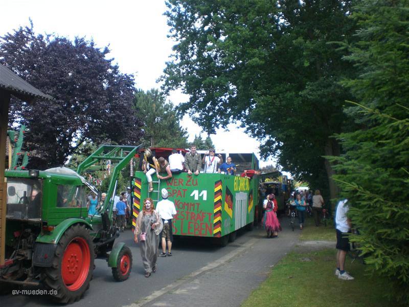Schützenfest-Montag Bunter Umzug – Bild 14 von 146