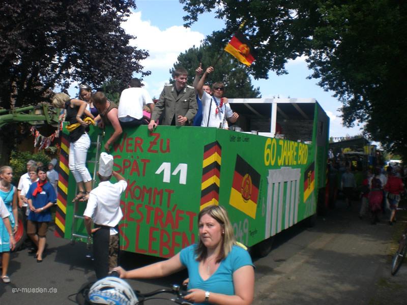 Schützenfest-Montag Bunter Umzug – Bild 11 von 146