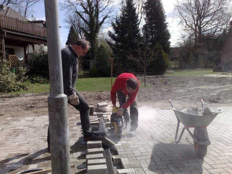 Pflasterarbeiten am Schießsportzentrum (4. Akt) – Bild 9 von 12
