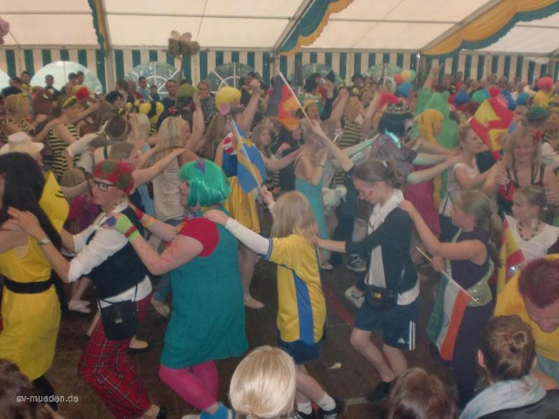 Schützenfest 2012 Montag Bunter Umzug – Bild 84 von 259