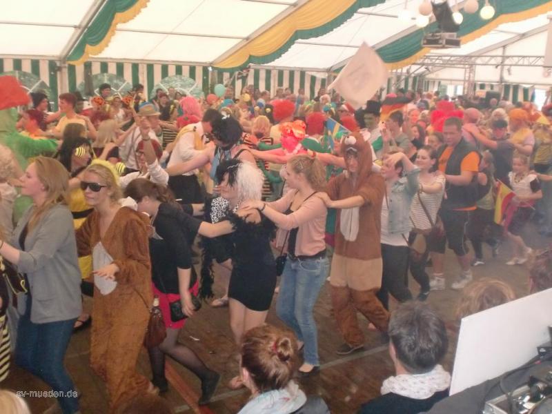 Schützenfest 2012 Montag Bunter Umzug – Bild 76 von 259