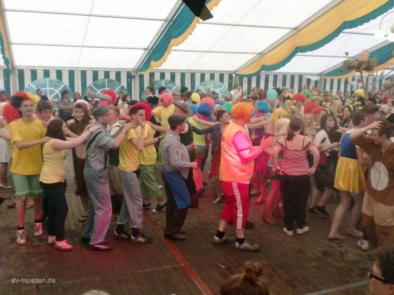 Schützenfest 2012 Montag Bunter Umzug – Bild 77 von 259