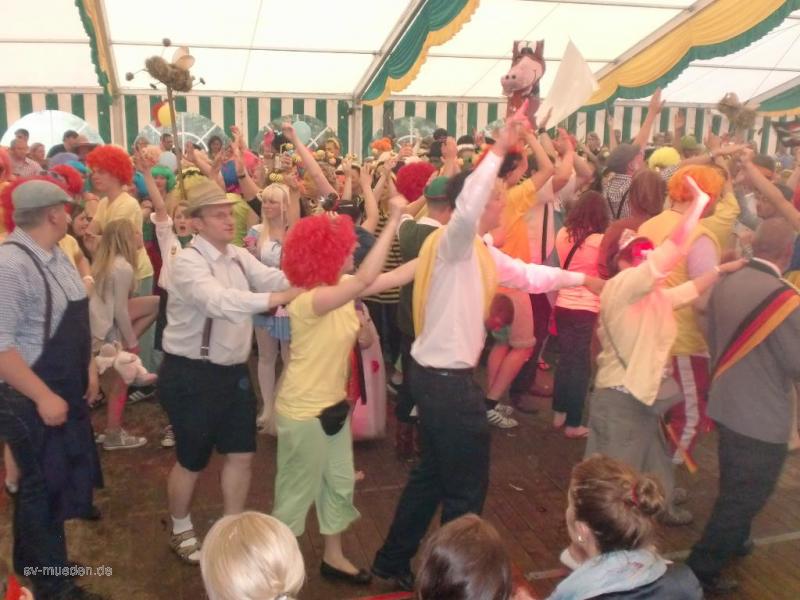Schützenfest 2012 Montag Bunter Umzug – Bild 71 von 259