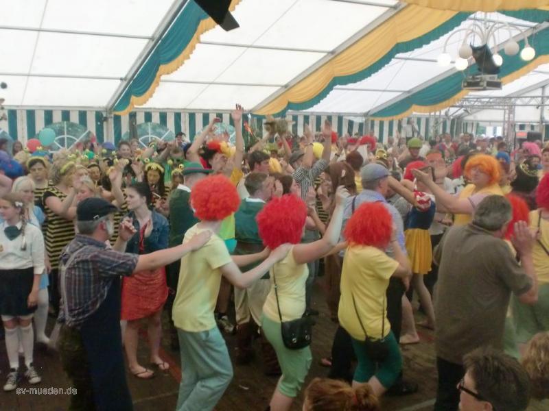 Schützenfest 2012 Montag Bunter Umzug – Bild 74 von 259