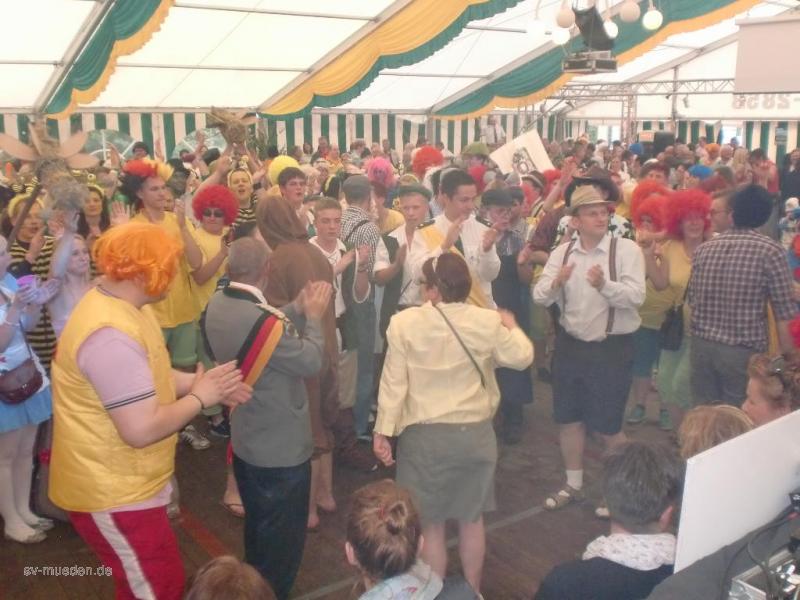 Schützenfest 2012 Montag Bunter Umzug – Bild 73 von 259